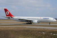 TC-JNE @ VIE - Turkish Airlines - by Chris Jilli