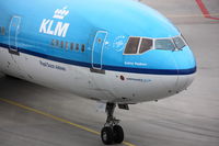 PH-KCE @ EHAM - KLM Royal Dutch Airlines - by Air-Micha
