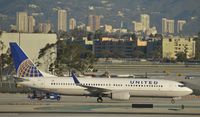 N33289 @ KLAX - Taxiing to gate at LAX - by Todd Royer