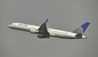 N546UA @ KLAX - Departing LAX - by Todd Royer