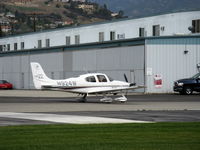 N924W @ SZP - 2001 Cirrus SR22, Continental IO-550-N 310 Hp, taxi back after landing - by Doug Robertson