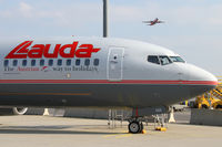 OE-LNK @ VIE - Lauda - by Joker767