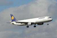D-AISB @ EGPH - Lufthansa 962 on finals for runway 06 - by Mike stanners