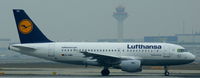 D-AIBH @ EDDF - Lufthansa, waiting on RWY18 at Frankfurt Int´l (EDDF) - by A. Gendorf