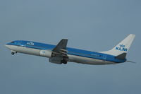 PH-BXE @ EHAM - Pre-winglet KLM Boeing 737-800 taking off from Amsterdam Schiphol airport. - by Henk van Capelle