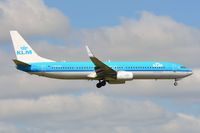 PH-BXR @ EHAM - KLM B739 landing - by FerryPNL