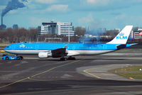 PH-AKE @ EHAM - 