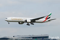 A6-EBP @ EIDW - UAE 161 about to land Rwy 28 at Dublin.