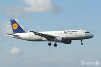 D-AIQF @ EIDW - DLH 6CX about to land Rwy 10 at Dublin.
