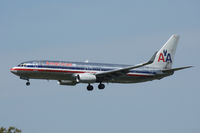 N972AN @ DFW - American Airlines landing at DFW Airport.