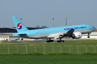 HL8251 @ VIE - Korean Air Cargo - by Chris Jilli