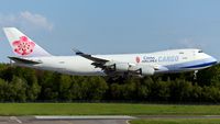 B-18723 @ ELLX - short final RW24