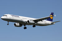D-AIDN @ EGLL - Lufthansa, on approach to runway 27L. - by Howard J Curtis