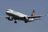 D-AIRH @ EGLL - Lufthansa, on approach to runway 27L. - by Howard J Curtis