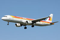 EC-HUI @ EGLL - 'Comunidad Autonoma de la Rioja'. Iberia, on finals for runway 27L. - by Howard J Curtis