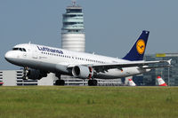 D-AIZH @ VIE - Lufthansa - by Chris Jilli