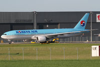 HL7764 @ VIE - Korean Air - by Joker767