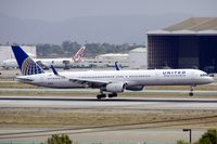 N57857 @ KLAX - United Airlines 757-300 - by speedbrds