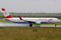 OE-LAT @ VIE - Austrian Airlines - by Chris Jilli