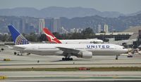 N796UA @ KLAX - Taxiing to gate at LAX - by Todd Royer