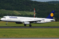 D-AIRU @ VIE - Lufthansa - by Chris Jilli