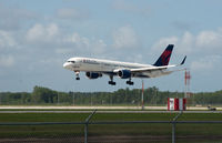 N694DL @ RSW - RWY 6 about to land - by Mauricio Morro