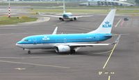 PH-BGD @ EHAM - Boeing 737-700