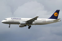 D-AIQF @ EDDF - Lufthansa Airbus A320 - by Andreas Ranner