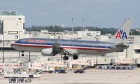 N927AN @ MIA - American 737-800 - by Florida Metal