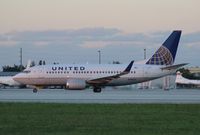 N18622 @ MIA - United 737-500