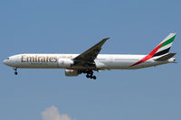 A6-EGF @ VIE - Emirates - by Chris Jilli
