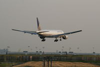 N781UA @ EBBR - Flight UA950 is descending to RWY 02 - by Daniel Vanderauwera