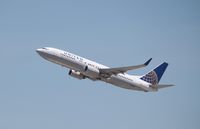 N33262 @ KLAX - Boeing 737-800 - by Mark Pasqualino