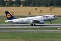 D-AIQP @ VIE - Lufthansa Airbus A320 - by Thomas Ramgraber