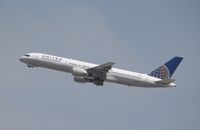 N540UA @ KLAX - Boeing 757-200