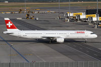 HB-IOM @ LOWW - Swiss A321 - by Thomas Ranner