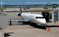 N8886A @ KDTW - Gate C32 Detroit - by Ronald Barker