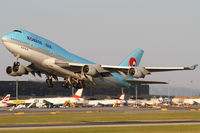 HL7489 @ VIE - Korean Air - by Joker767