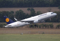 D-AIZT @ LOWW - Lufthansa A320 - by Thomas Ranner