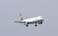 D-AISN @ EGPH - Lufthansa 962  on finals for runway 06 - by Mike stanners