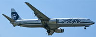N305AS @ KLAX - Alaska Airlines, is here approaching Los Angeles Int´l(KLAX) - by A. Gendorf