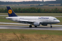 D-AIBE @ VIE - Lufthansa Airbus A319 - by Thomas Ramgraber