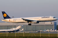 D-AIRY @ VIE - Lufthansa - by Chris Jilli