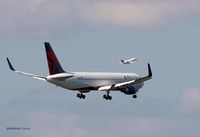 N195DN @ KJFK - Going to a landing @ 4R @ JFK - by Gintaras B.