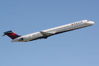 N928DN @ KSRQ - Delta Flight 2298 (N928DN) departs Sarasota-Bradenton International Airport enroute to Hartsfield-Jackson Atlanta International Airport - by Donten Photography