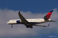 N709TW @ KJFK - Mariano Rivera 42 going to a landing on 31R @ JFK - by Gintaras B.