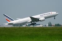 F-GSPS @ LFPG - Boeing 777-228 (ER), Take-off Rwy 08L, Roissy Charles De Gaulle Airport (LFPG-CDG) - by Yves-Q