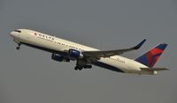 N194DN @ KLAX - Departing LAX - by Todd Royer