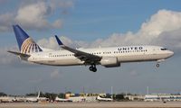 N76526 @ MIA - United 737-800 - by Florida Metal