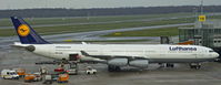 D-AIGW @ EDDL - Lufthansa, seen here at the gate during ground handling at Düsseldorf Int´l(EDDL) - by A. Gendorf